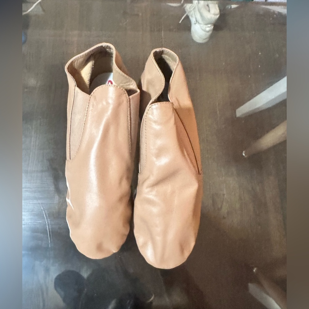 Size 8 1/2 brand new caramel leather Capezio, jazz dance shoes